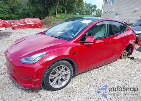 2023 Tesla Model Y Awd/Long Range Dual Motor All-Wheel Drive z USA, uszkodzony, nr VIN 7SAYGDEE3PF616185